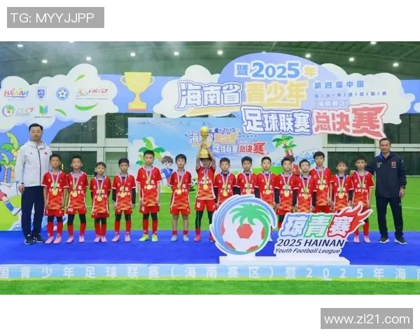 足球明星荣耀时刻捧奖杯精彩瞬间全景展示图集